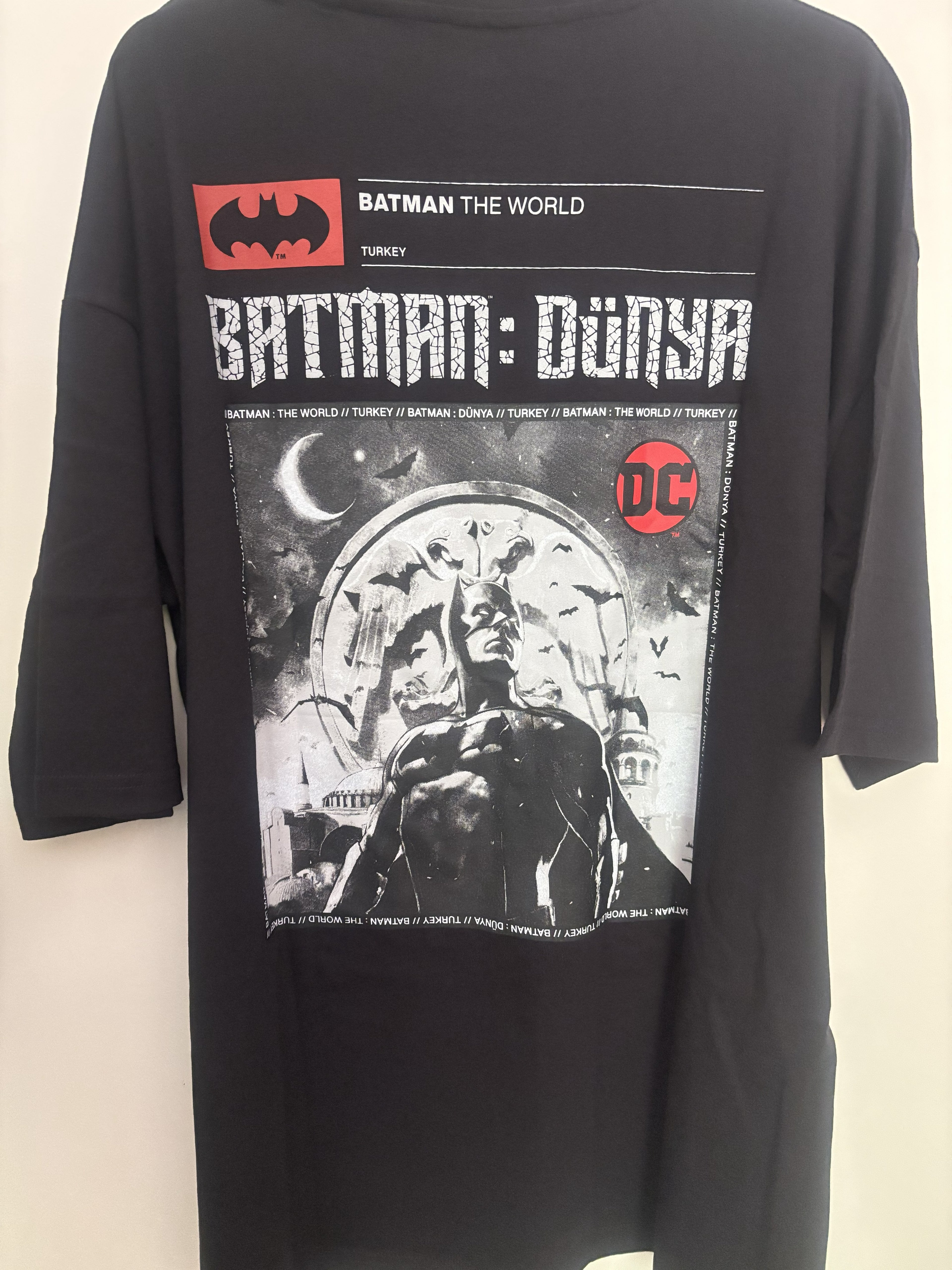 Batman DC Comics — The World Turkey Edition Oversized T-Shirt